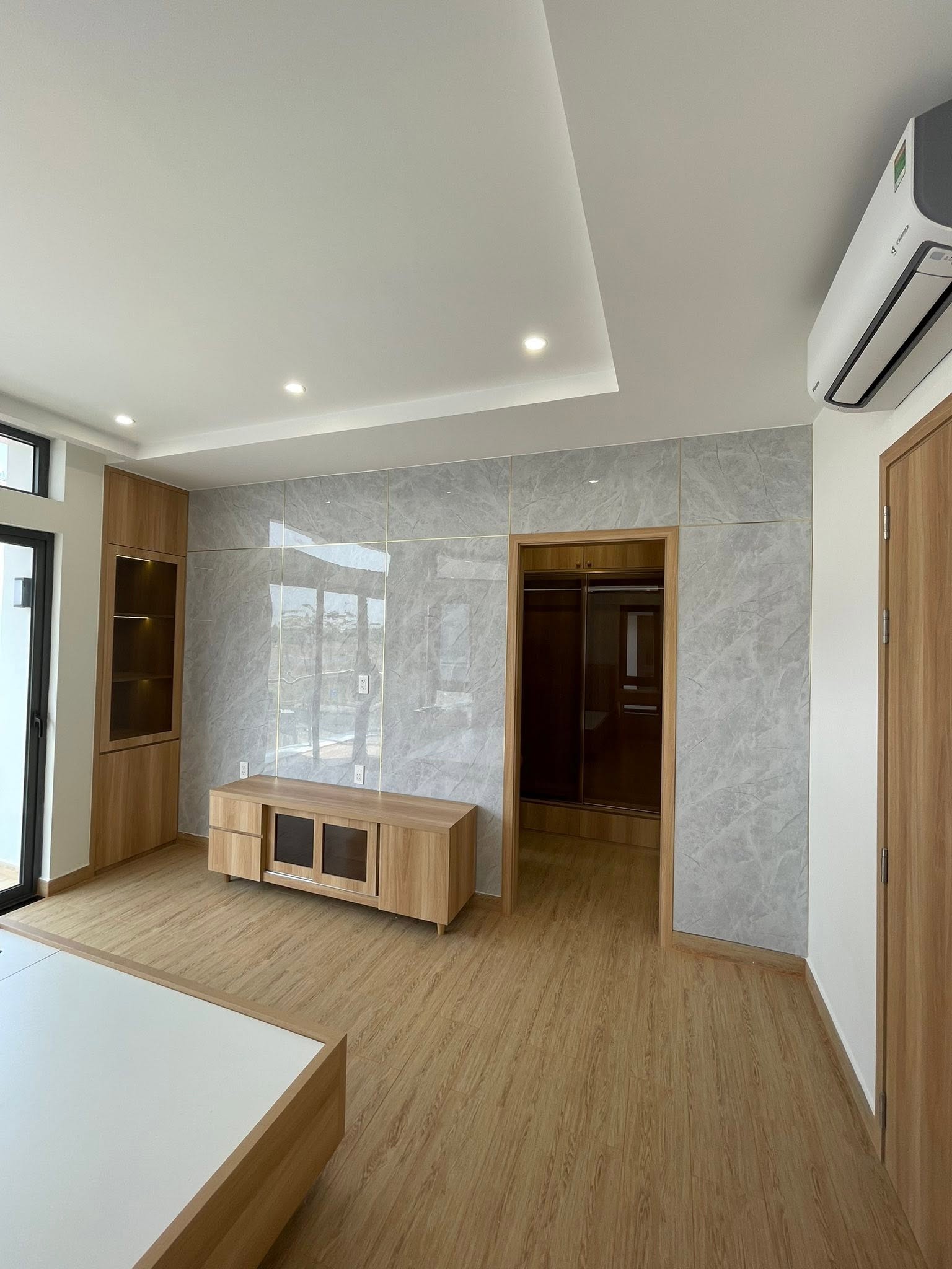 Phòng khách nội thất gỗ công nghiệp hoàn thiện tại xưởng Nội Thất Tú Nguyễn